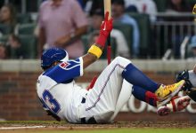 MLB》小阿库尼亚挥棒惨摔 竟轰出450呎全垒打-资源分享网