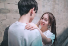 女孩摸男孩头代表什么-资源分享网