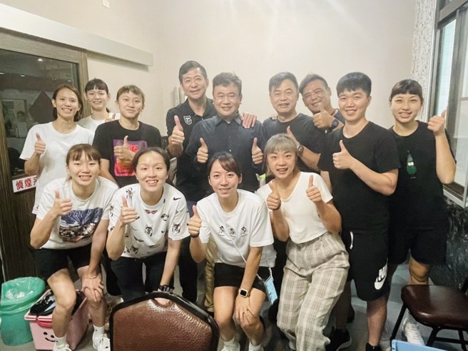 中华3X3女篮在永仁高中开训了。