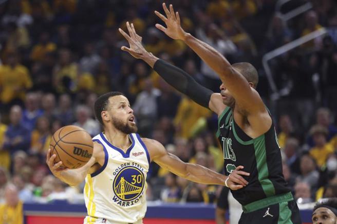 老鹰后卫崔杨认为他与勇士柯瑞开创了NBA新时代。