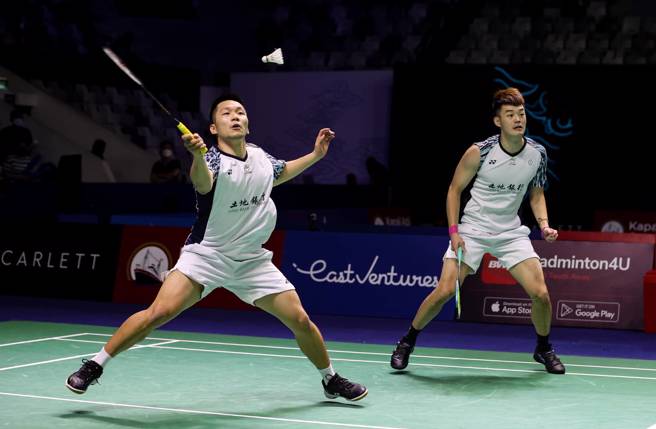 李洋（左）、王齐麟（右）在印尼羽球公开赛男双16强赛饮恨地主印尼组合。（资料照／Badminton Photo提供）