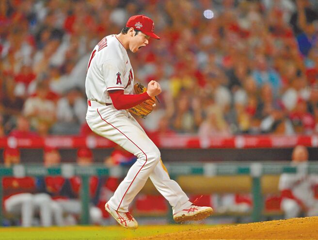 大谷翔平主投8局狂飙生涯新高的13次三振，率队以5比0击败皇家队。（路透）